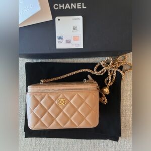 Chanel Beige Quilted Lambskin Pearl Crush Vanity Case Gold Hardware